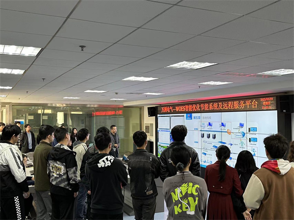 武漢理工大學學生到萬洲參觀學習 (5).jpg 武漢理工大學學生到萬洲參觀學習 (5).jpg