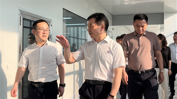 襄陽市副市長徐冰到萬洲調(diào)研光電新建項目1.png 襄陽市副市長徐冰到萬洲調(diào)研光電新建項目1.png